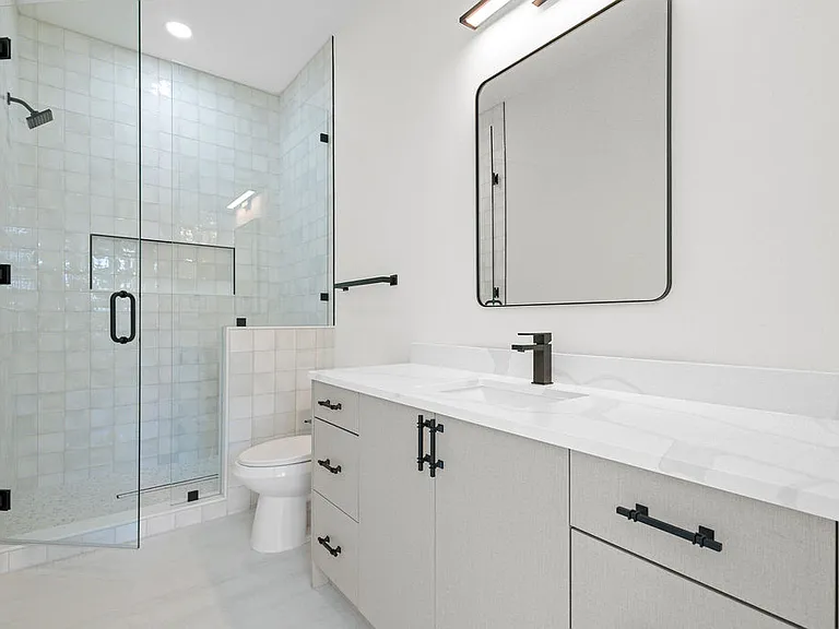3202 W La Salle St — Photo 58