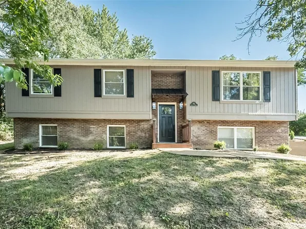 822 Valencia Ave, Saint Louis, MO 63138