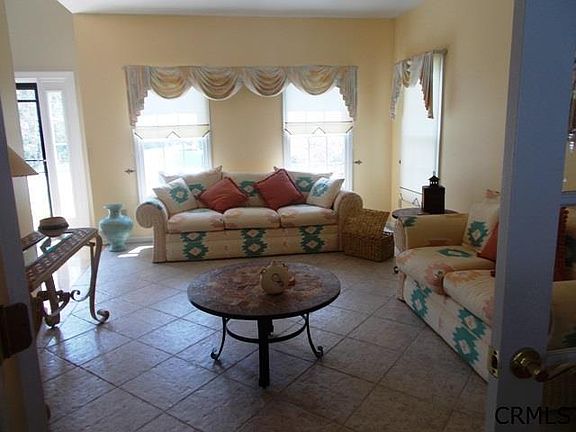 2nd image of 54 Orchardview Dr