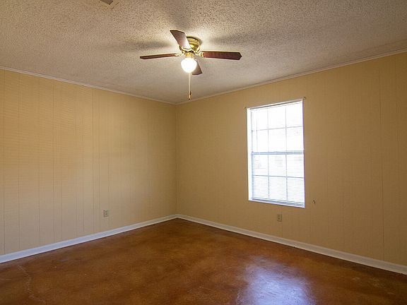 4th image of 220 Bruce Cir #9