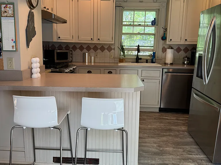222 Hillside St — Photo 8