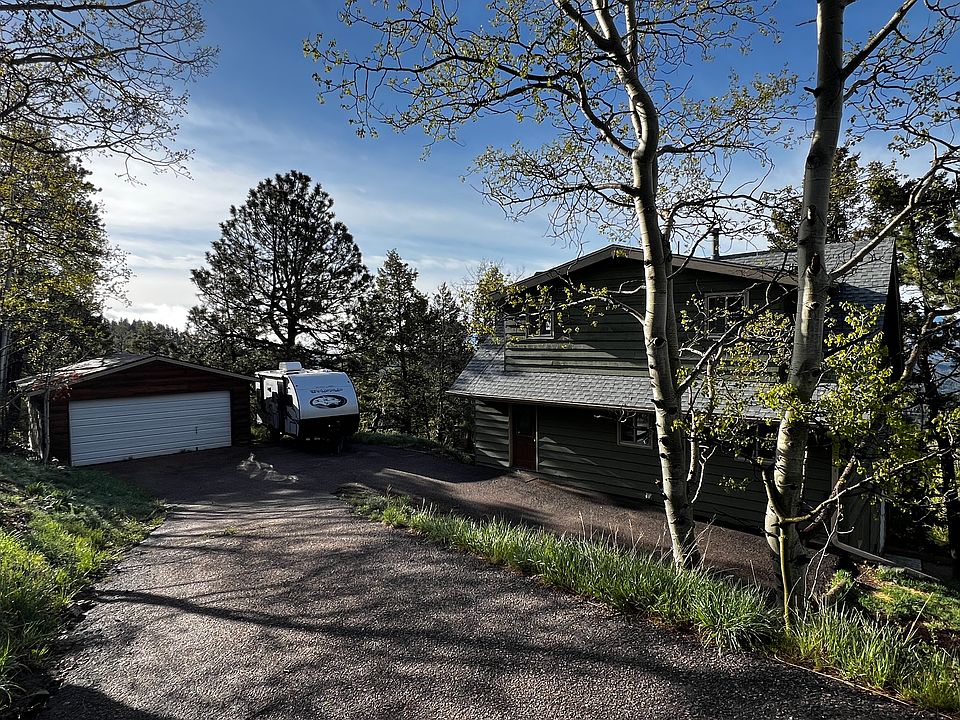 Front view of house with driveway