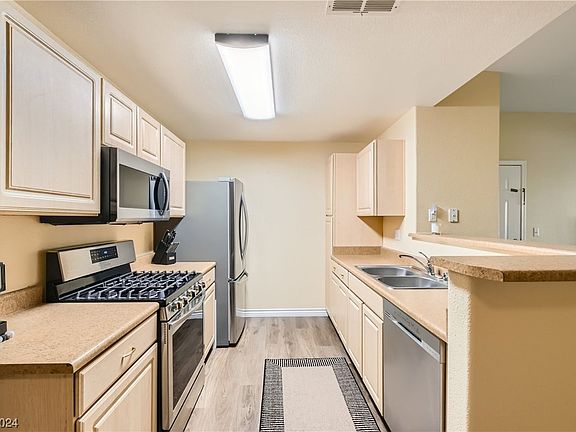 3rd image of 8250 N Grand Canyon Dr Unit 1015
