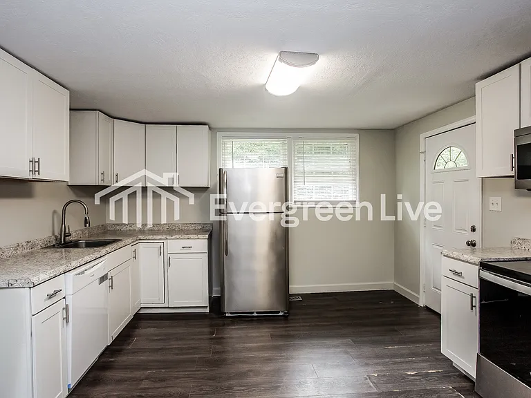 1135 Rita Ave — Photo 2