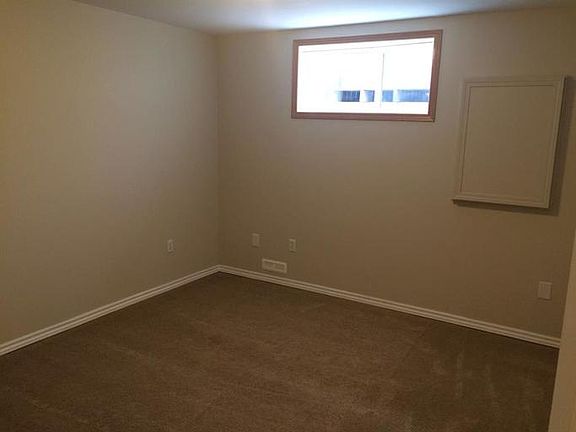 5th image of 135 Tuscarora Mews NW