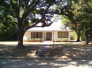 911 Karolina St, Kilgore, TX 75662