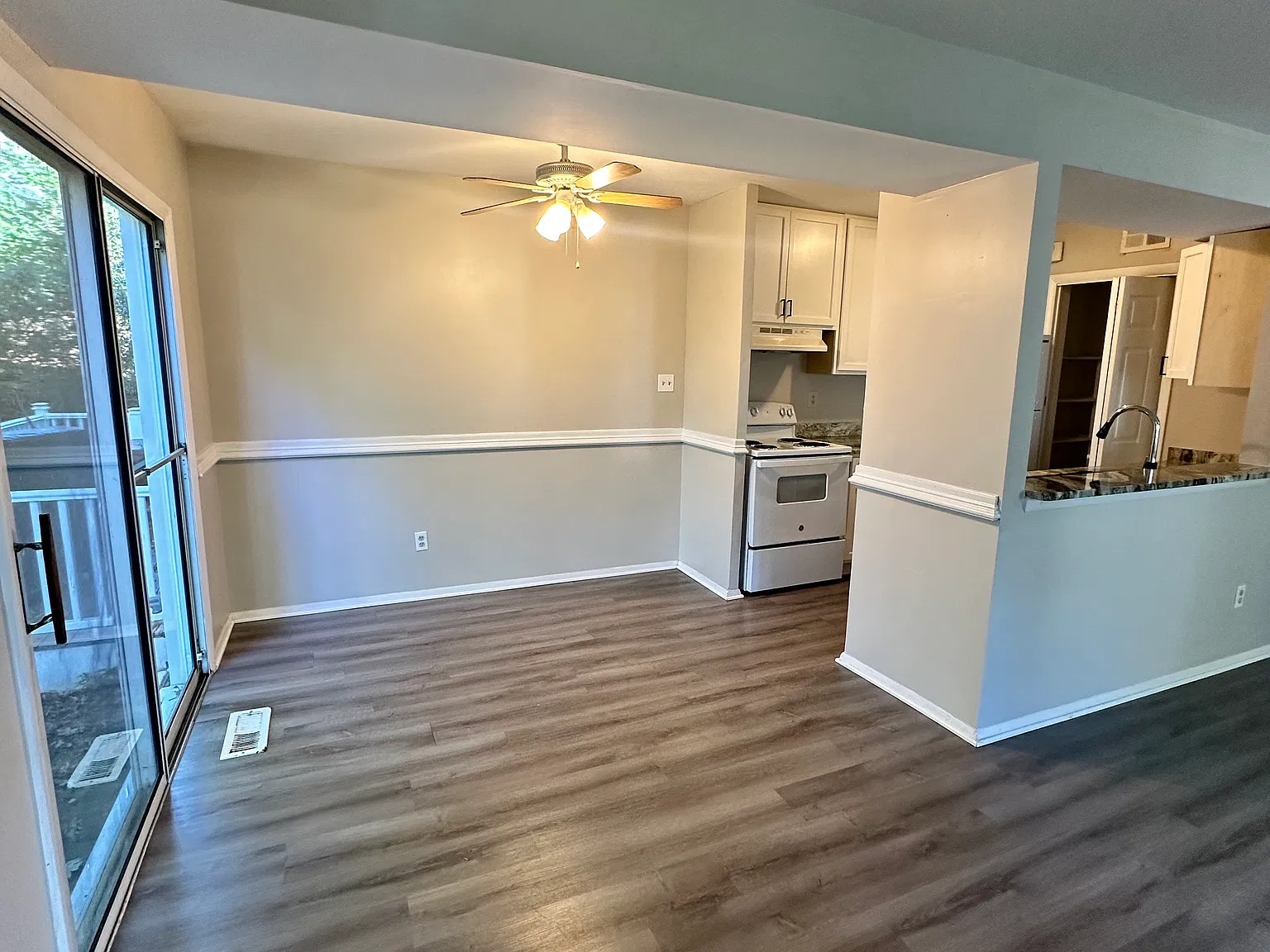 2 bed, 1.5 bath, 1100 sqft, $2,200 — Photo 3