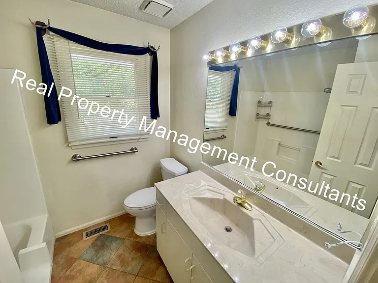 2428 Little Blue Ct — Photo 17