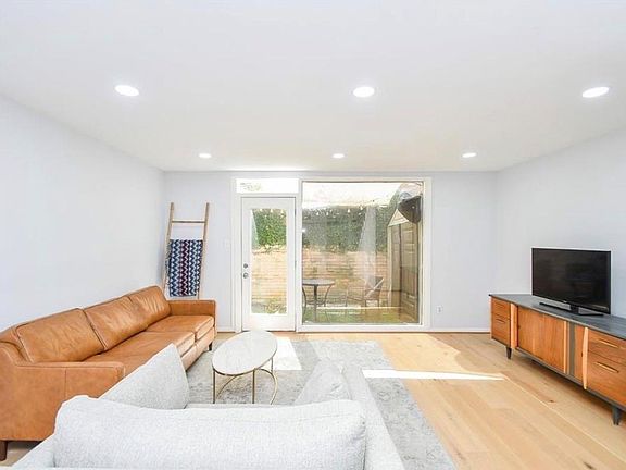 2nd image of 615 Kipling St APT 9