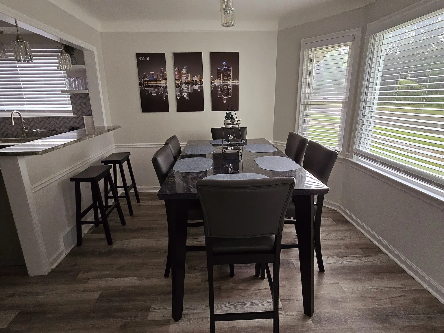 3 bed, 1103 sqft, $6,500 — Photo 2