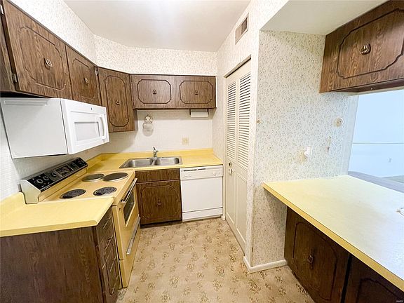 5th image of 3107 Garnette Dr APT B7