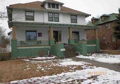 1st image of 704 W 5th St