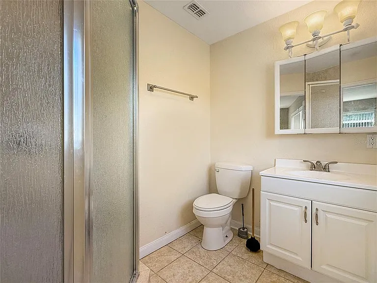 117 E Lake Roy Dr SE — Photo 18