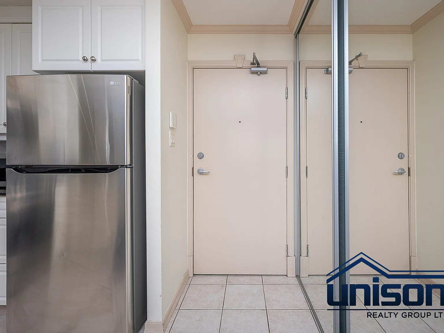 2 bed, 1001 sqft, $2,100 — Photo 1