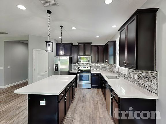5th image of 1842 Castleton Dr