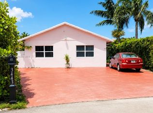 Los Paseos, Miami, FL 33165