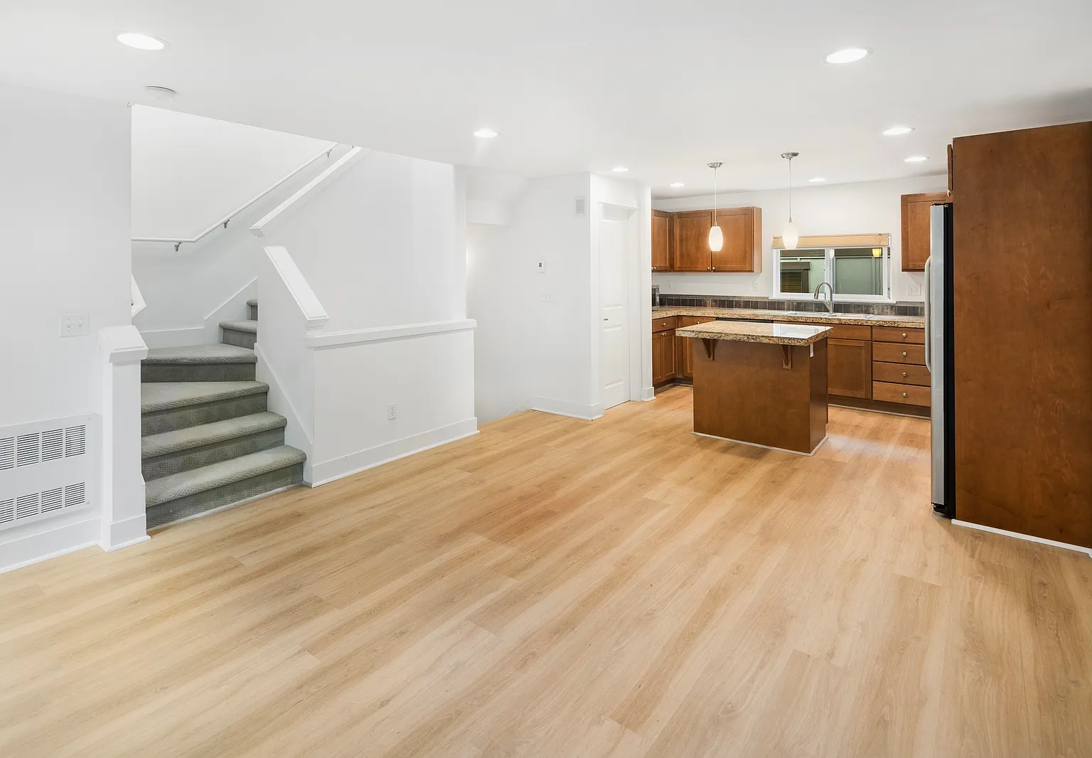 2 bed, 1060 sqft, $2,950 — Photo 2