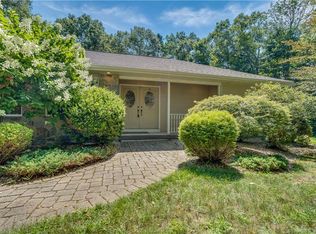 32 Brookview Cir, Manchester, CT 06040