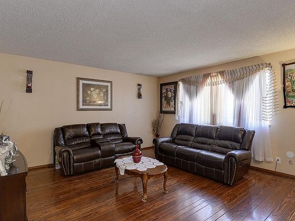 3rd image of 3268 Cuesta Dr