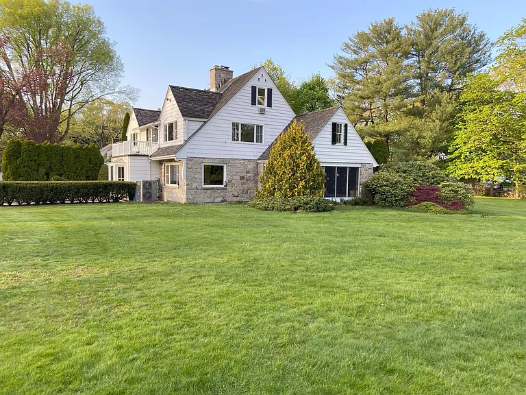 18 Lincoln Ave — Photo 3