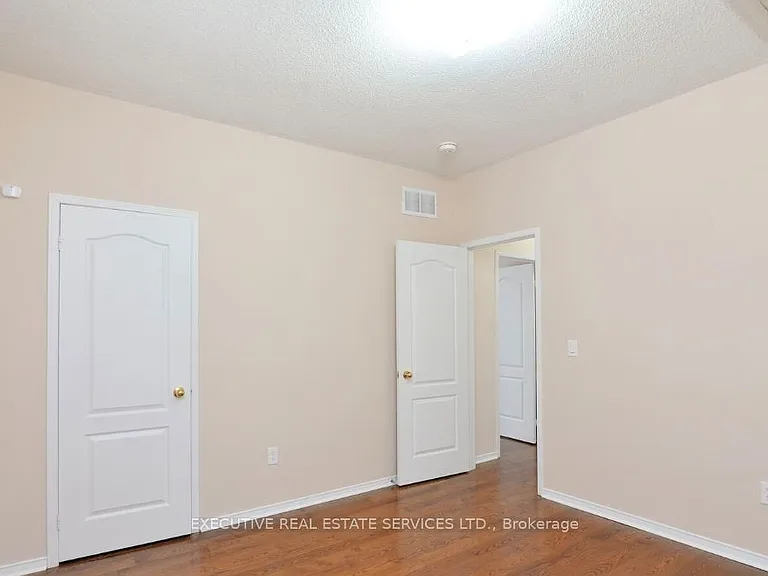 11 Midvale Rd — Photo 2