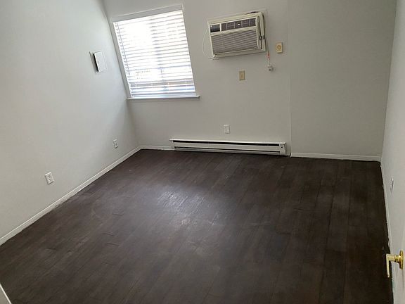 4th image of 29 Parkcenter Dr #G