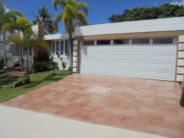 Paseo De La Ceiba Benjamina, Juncos, PR 00777