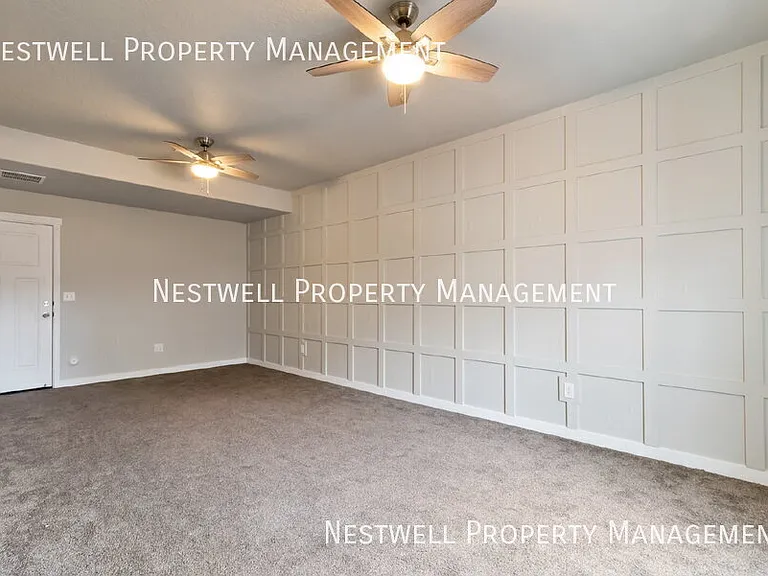 323 N 725 E — Photo 10