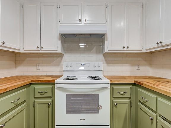 New range, counter tops.....have never been used!