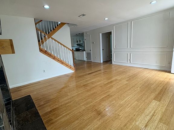 3rd image of 319 Ridgeway Dr