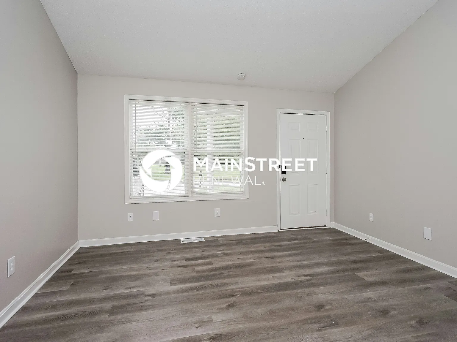 156 Hackberry Ln — Photo 4
