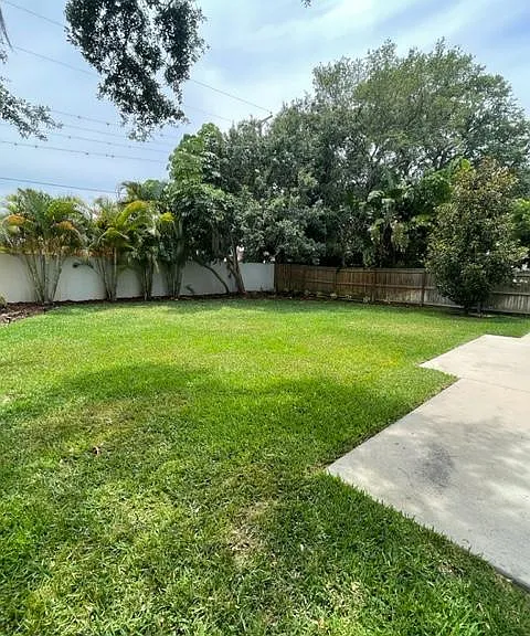 3404 W Hawthorne Rd — Photo 3