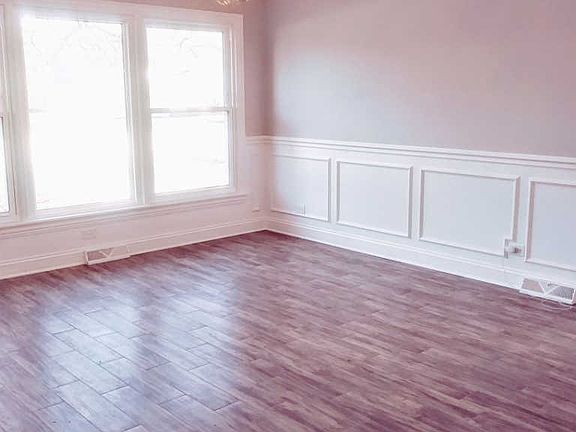 3rd image of 14529 Lincoln Ave