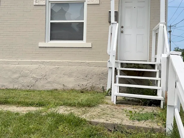 813 Wilson Ave — Photo 4