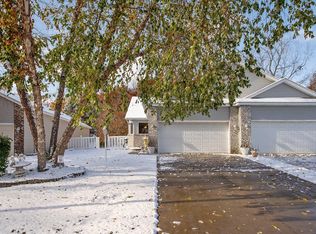 5625 Heather Ridge Ct, Shoreview, MN 55126