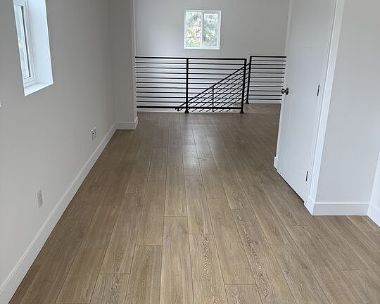 2nd image of 227 N Park View St #1/2