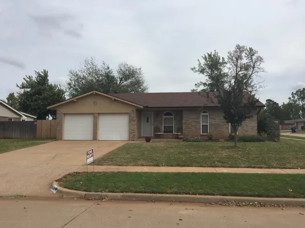 514 S Woodland Dr, Mustang, OK 73064