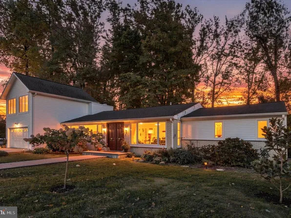 32 Hidden Ln, Feasterville, PA 19053