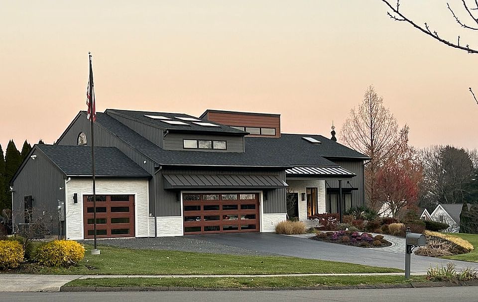 2nd image of 2 Lucy Ct