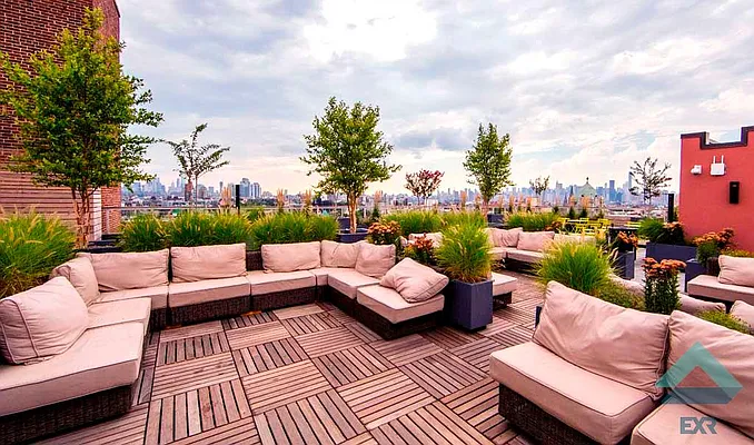 Rented by EXR | media 51