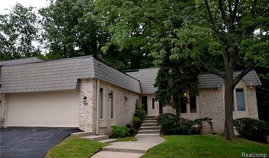 1st image of 5199 Woodlands Dr #1