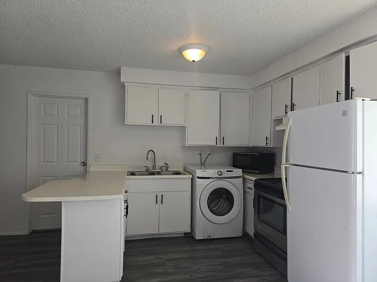 2937 Stewart Ave — Photo 17