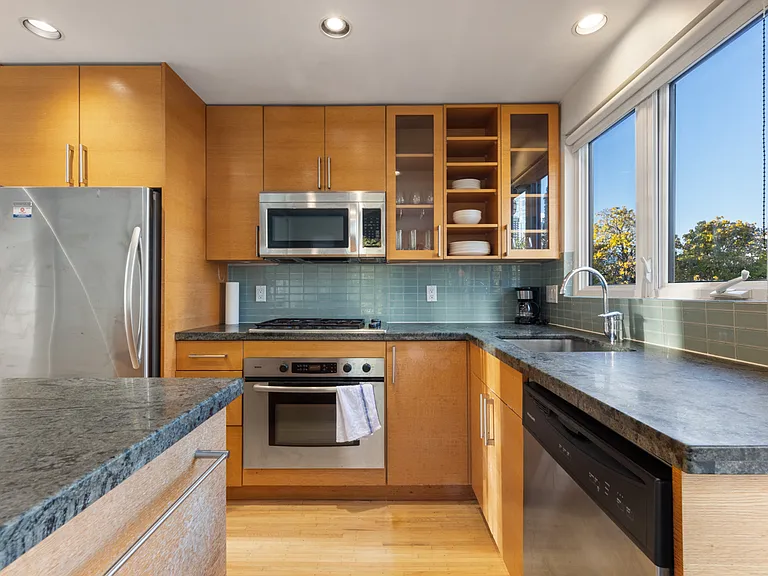 1540 Haro St — Photo 39