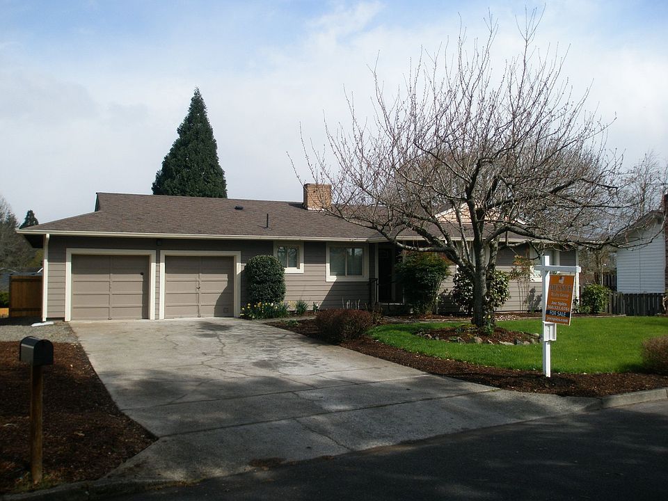2nd image of 1204 NW Summit Dr