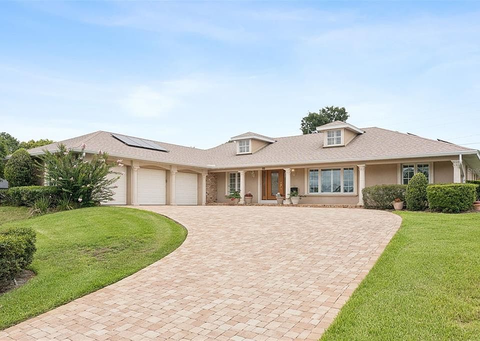 1st image of 220 Rollingwood Trl