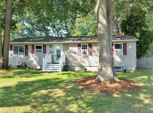 36 Ramblewood Dr, Warwick, RI 02889