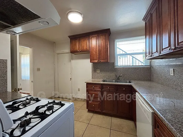 629 W Glenoaks Blvd #A — Photo 11