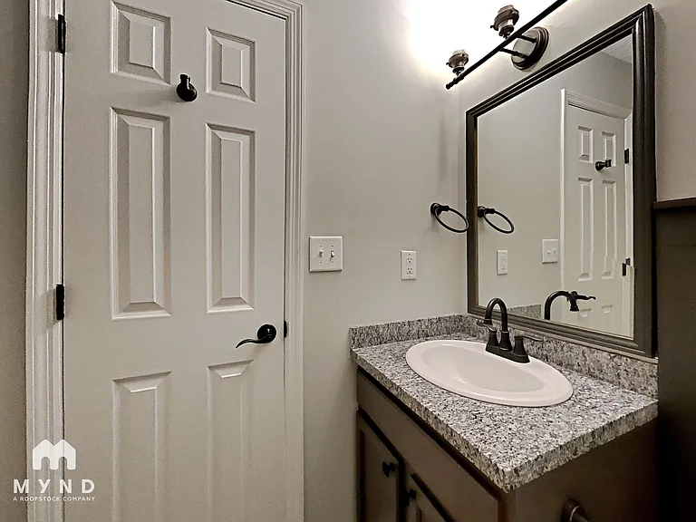 1021 Medina Dr — Photo 15