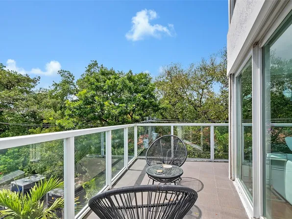 1528 Brickell Ave APT 206, Miami, FL 33129