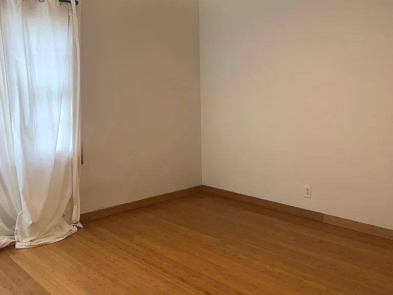 3716 W Victory Blvd — Photo 6